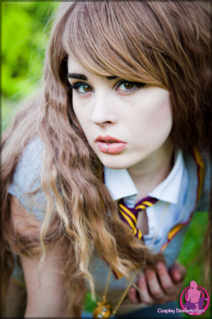 Sexy Hogwarts Student Via C